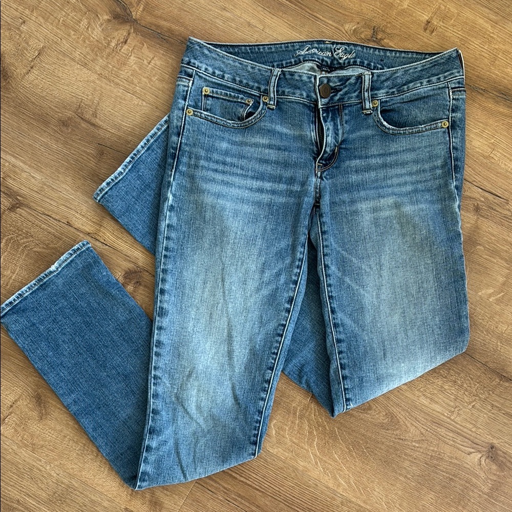 AE low rise straight jeans
